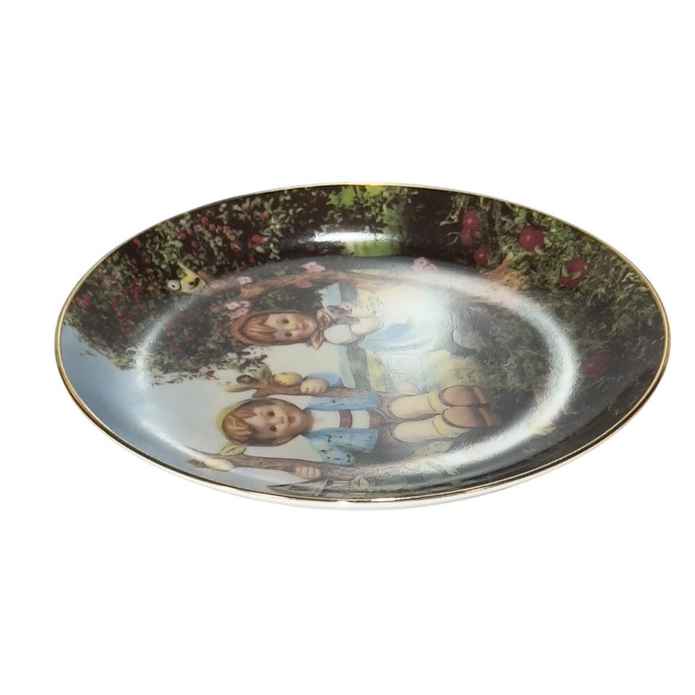 M.J. Hummel "Apple Tree Boy & Girl" Plate Limited Edition Danbury Mint - Picture 6 of 9